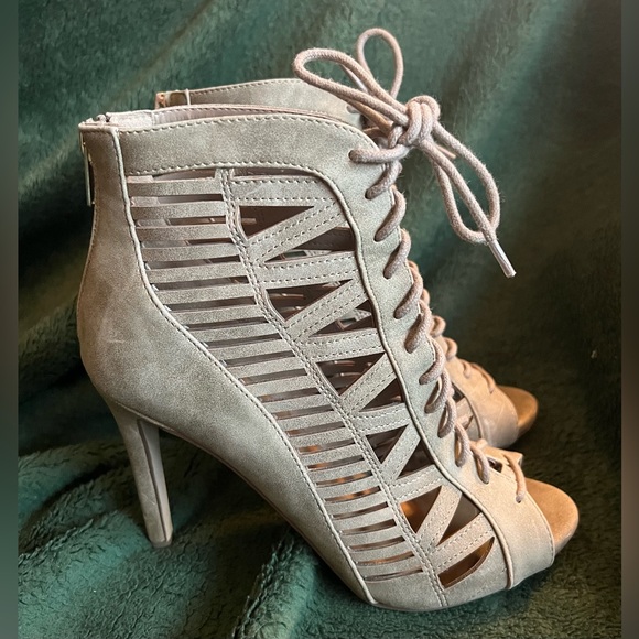 Paprika Tinley Caged Lace Up Stiletto Open Toe Boot, Distressed Taupe. Size. 7.5 - Picture 5 of 10